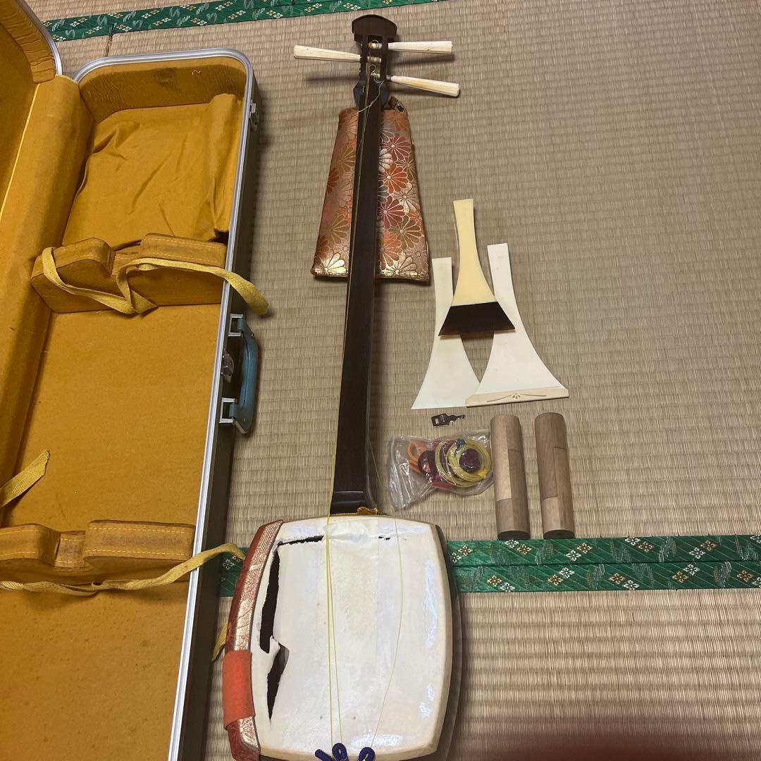 三味線本体 花柄装飾 ケース付き NTTドコモのスマホカバーに 「花屋さんのお花柄」を提供 「いつも手に