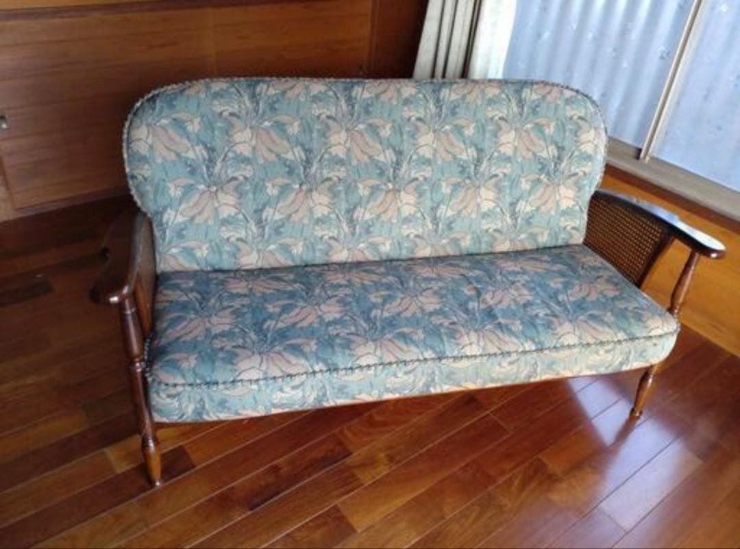 ●カリモク　ヴィンテージ2人掛けソファ 木製フレーム × 花柄ファブリック COLONIAL（カリモク家具） Karimoku カリモク COLONIAL コロニアル