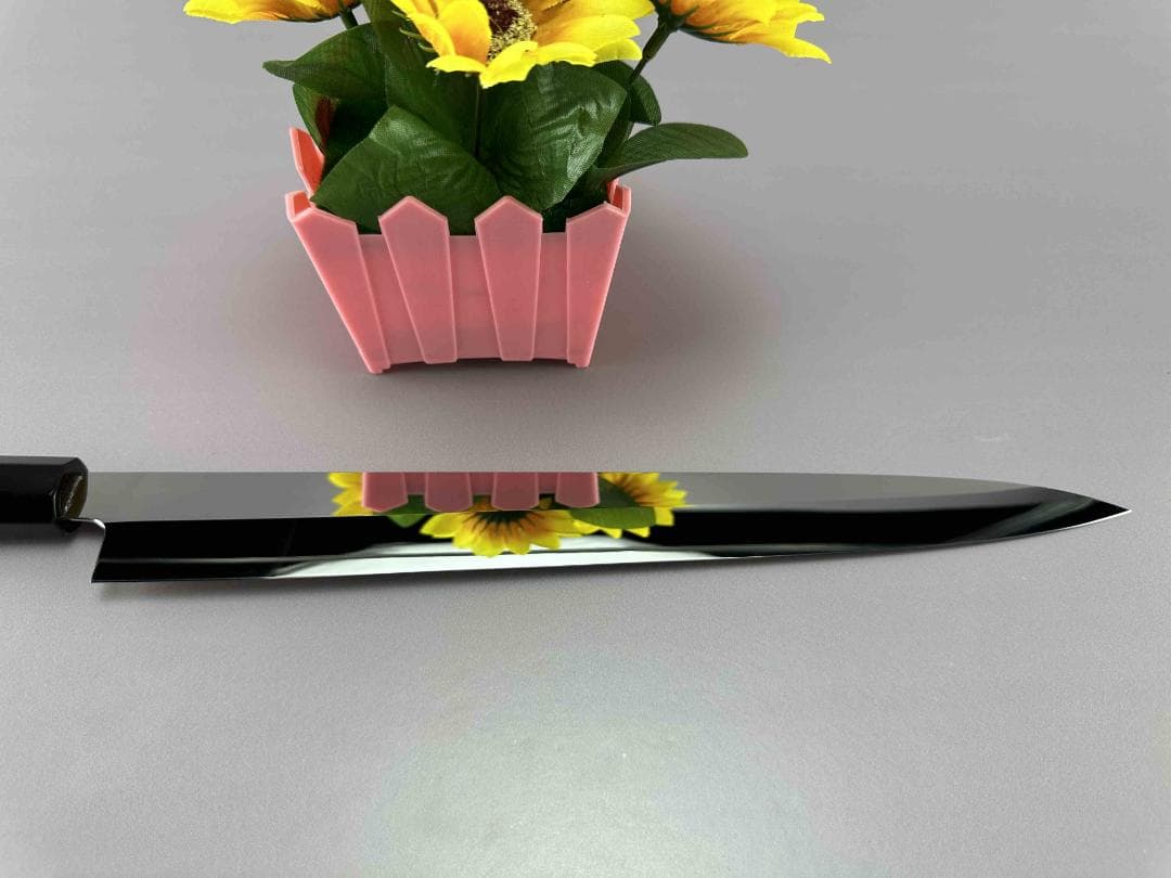 5620 極薄柳刃包丁 尺 世界一薄い ウルトラ鏡面仕上げ 黄檀上下黒水牛八角柄 楽天市場】世界一薄い柳刃包丁 尺（刃渡り300mm）通常鏡面仕上げ 本刃