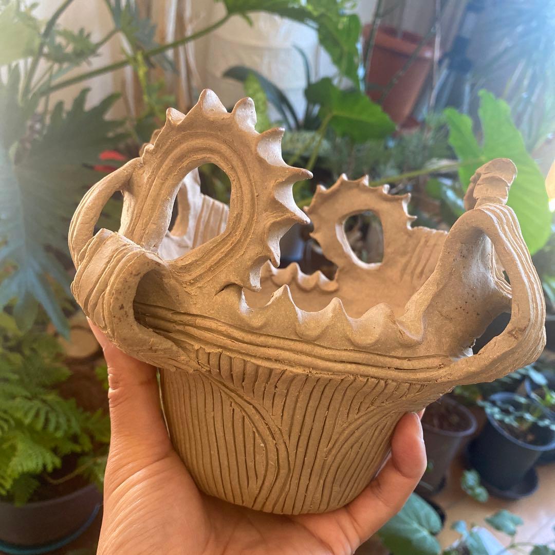 縄文土器デザイン　植木鉢02 本焼き　樹葉窯 縄文土器デザイン 植木鉢02 本焼き 樹葉窯 - メルカリ