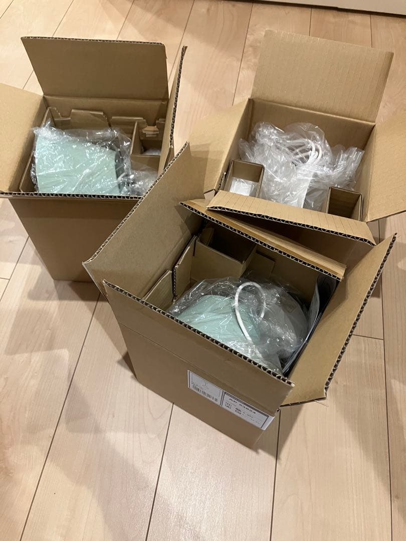 ペンダントライト AP 53824 グリーン2つ、AP53828ホワイト1つ