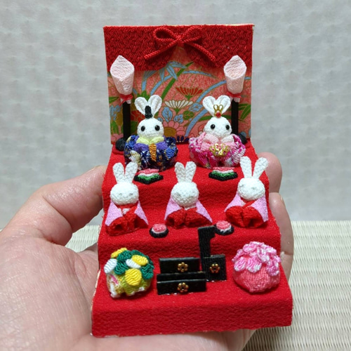 ちりめん細工 ミニチュアサイズのお雛様 ✿白うさぎのお雛様三段飾り