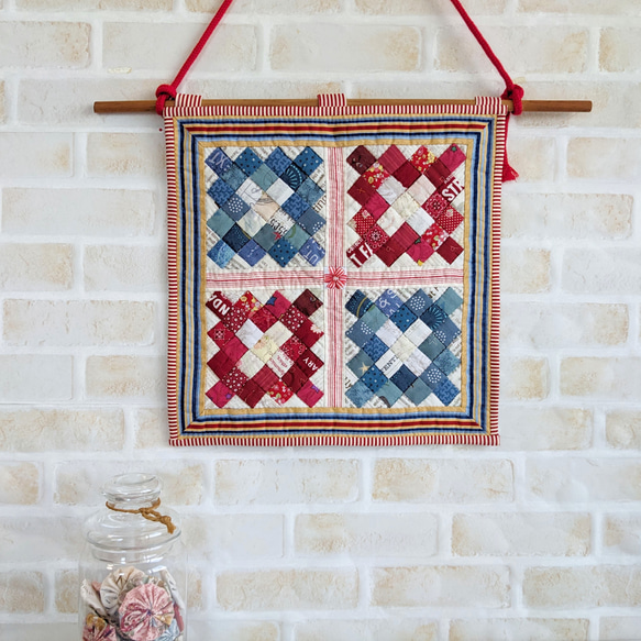 赤と青のアメリカンカントリーなパッチワークキルトタペストリー